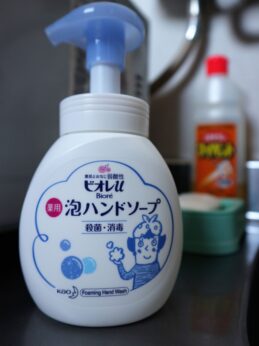 手洗い場に殺菌・消毒ハンドソープ